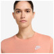 Nike Γυναικεία κοντομάνικη μπλούζα Sportswear Club Essentials Nike Γυναικεία κοντομάνικη μπλούζα Sportswear Club Essentials